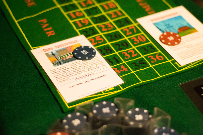 Ведущий развлекает гостей на корпоративе в Набережных Челнах