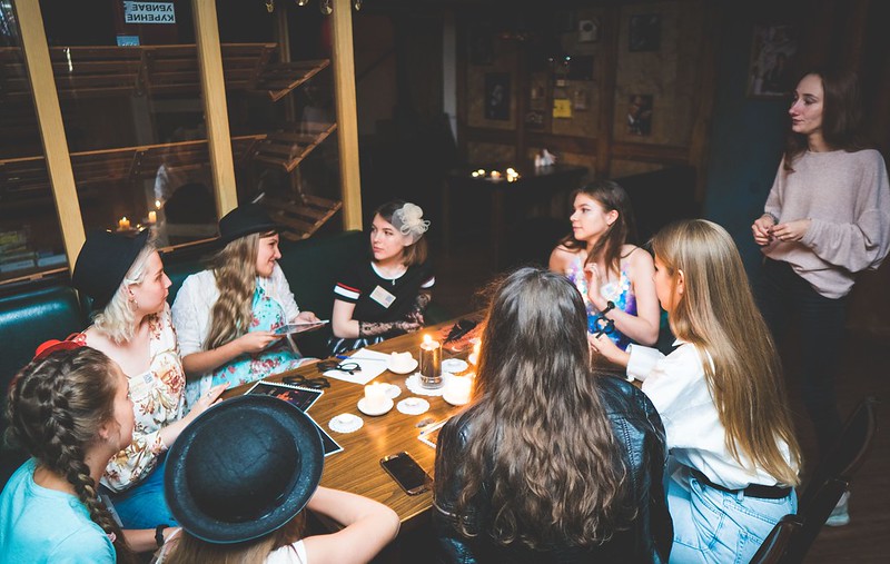 Выездные квесты на Международный женский день: интерактивное мероприятие в школе Naberezhnye Chelny.