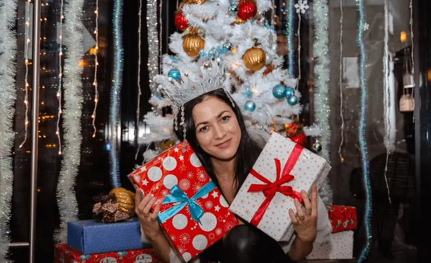 Гайд по идеальному Новому году 2026 с друзьями в Набережных Челнах: от квартиры и коттеджа — до квеста и ночного города