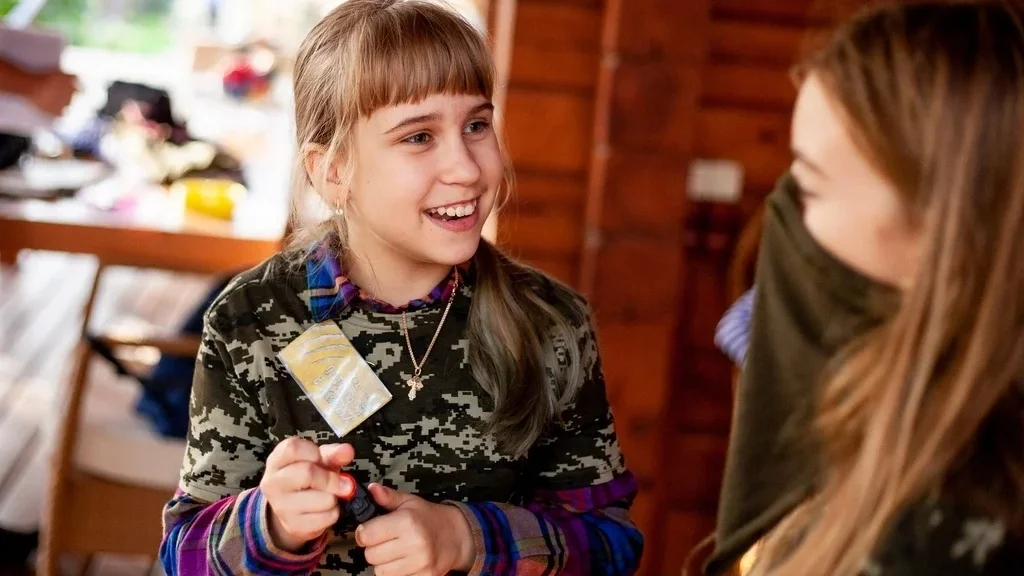 Квест на&nbsp;8&nbsp;марта в&nbsp;школе &laquo;Бермудский треугольник&raquo;: девочки тестируют новый пистолет против пришельцев. 